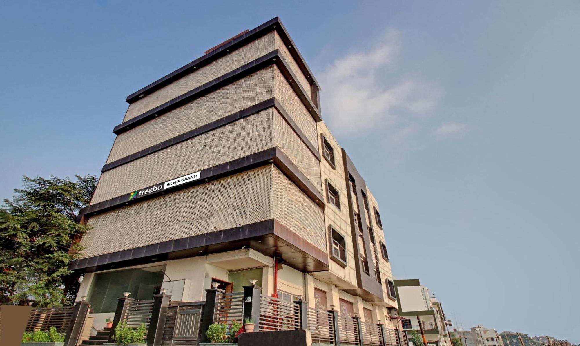 Treebo Silver Grand New Agreement Lucknow Exterior foto